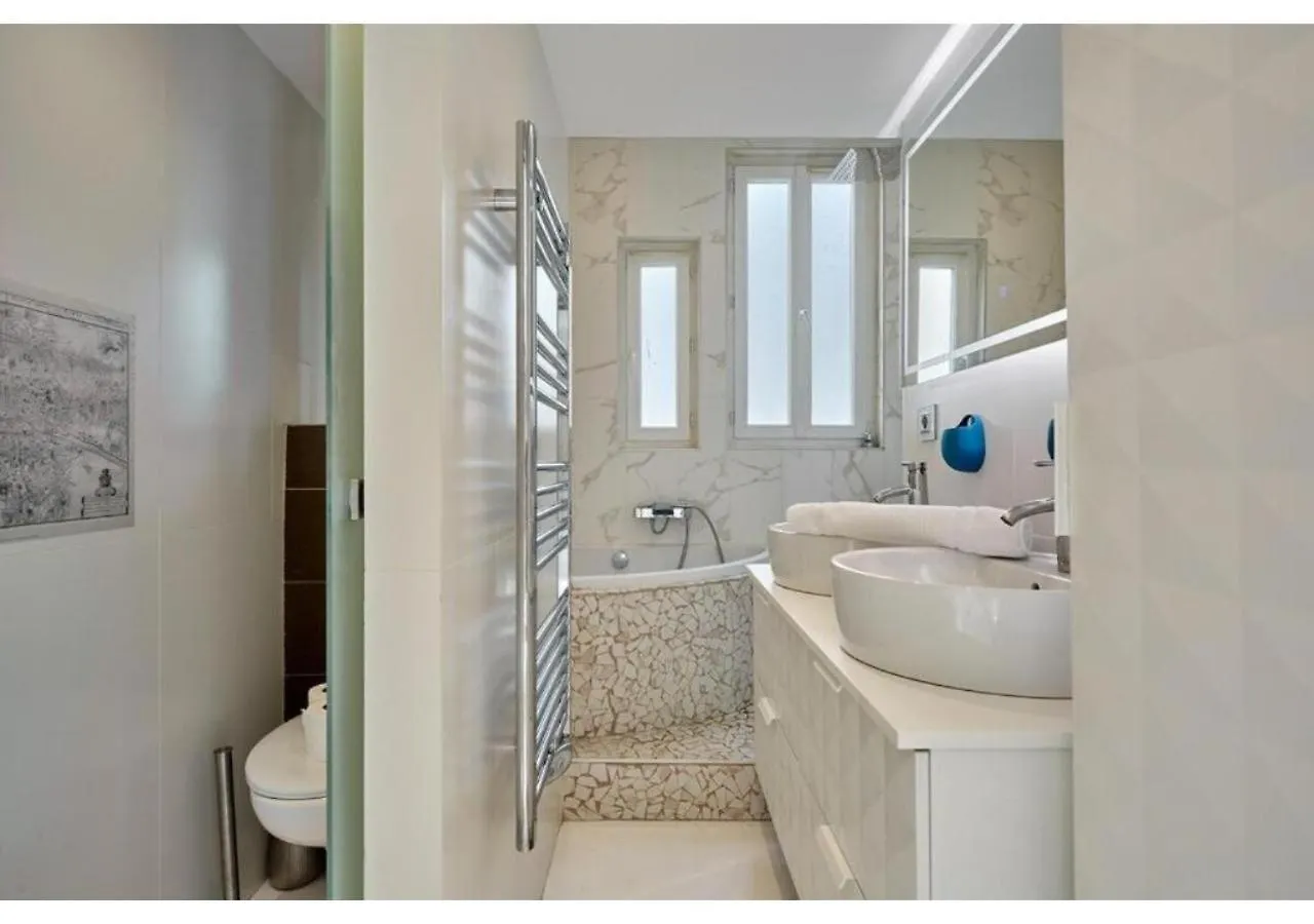 Duplex Center Of Paris By Studio Prestige